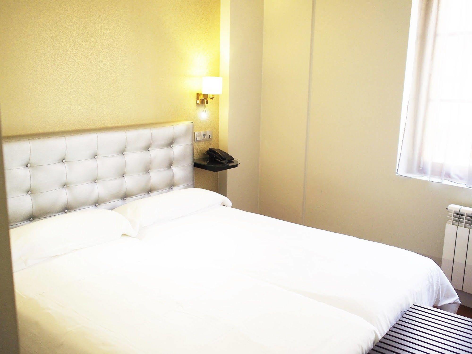 Hotel Rosal Ов'єдо Екстер'єр фото