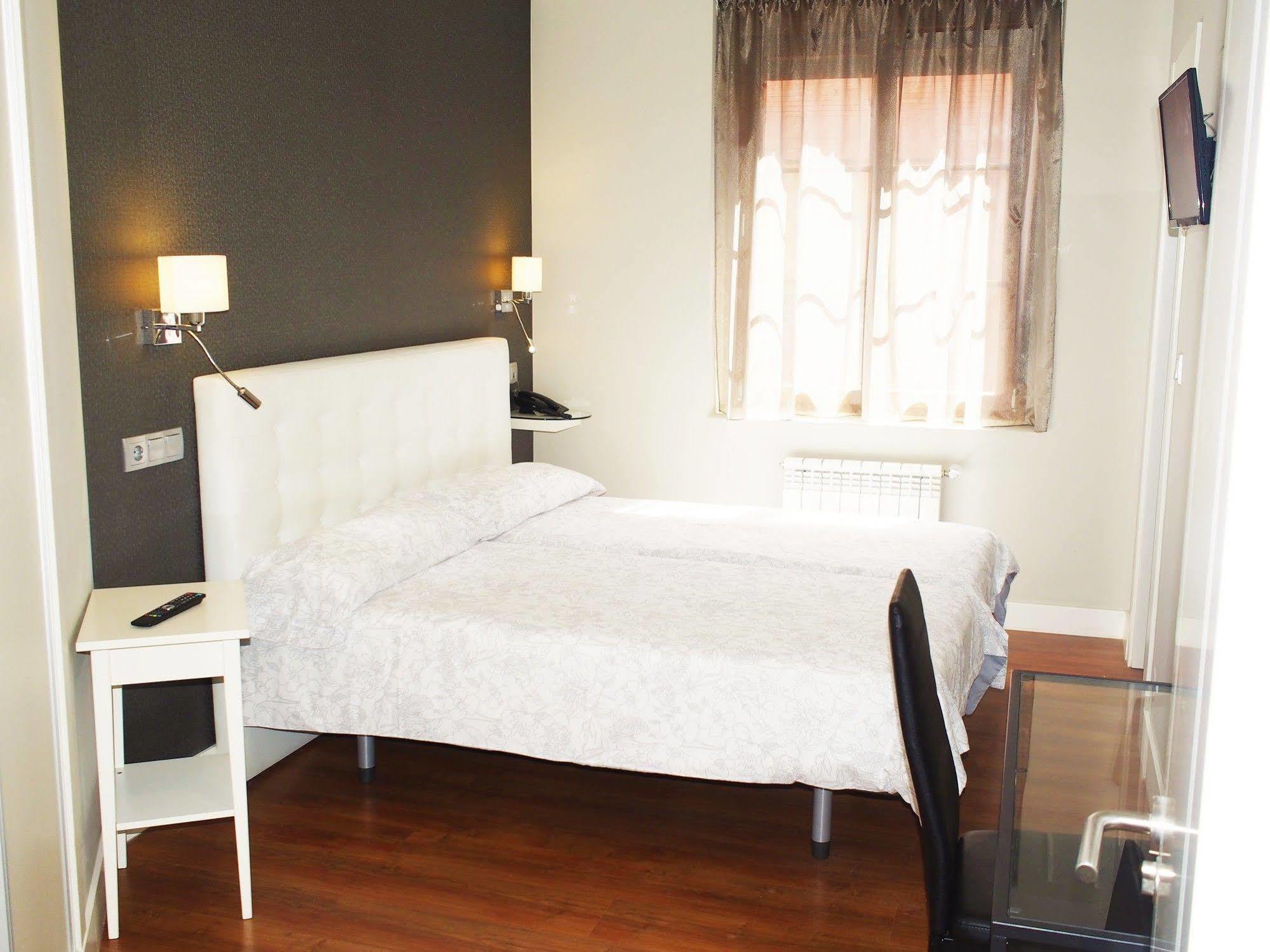 Hotel Rosal Ов'єдо Екстер'єр фото