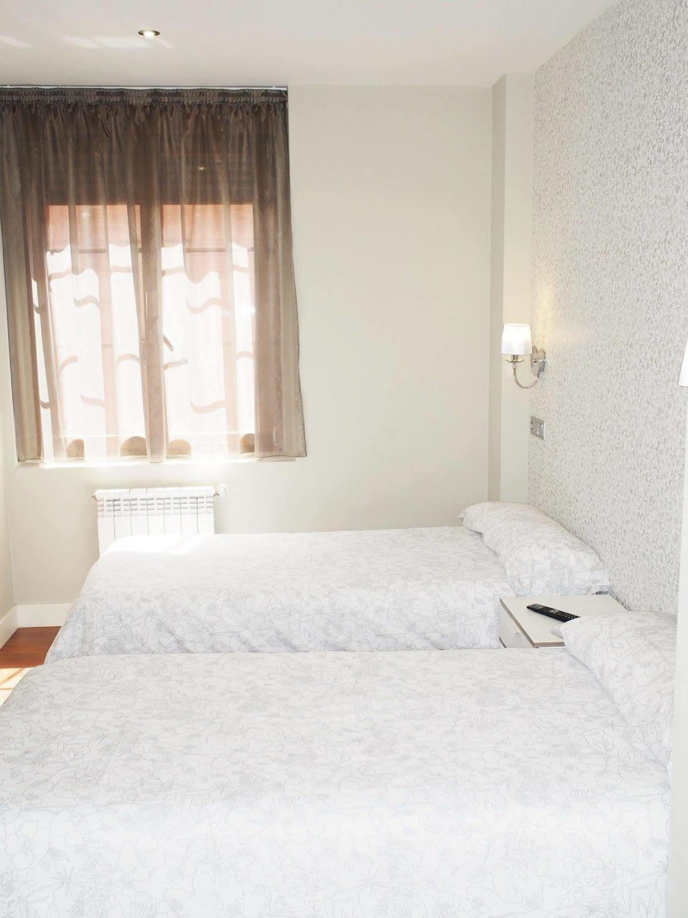 Hotel Rosal Ов'єдо Екстер'єр фото